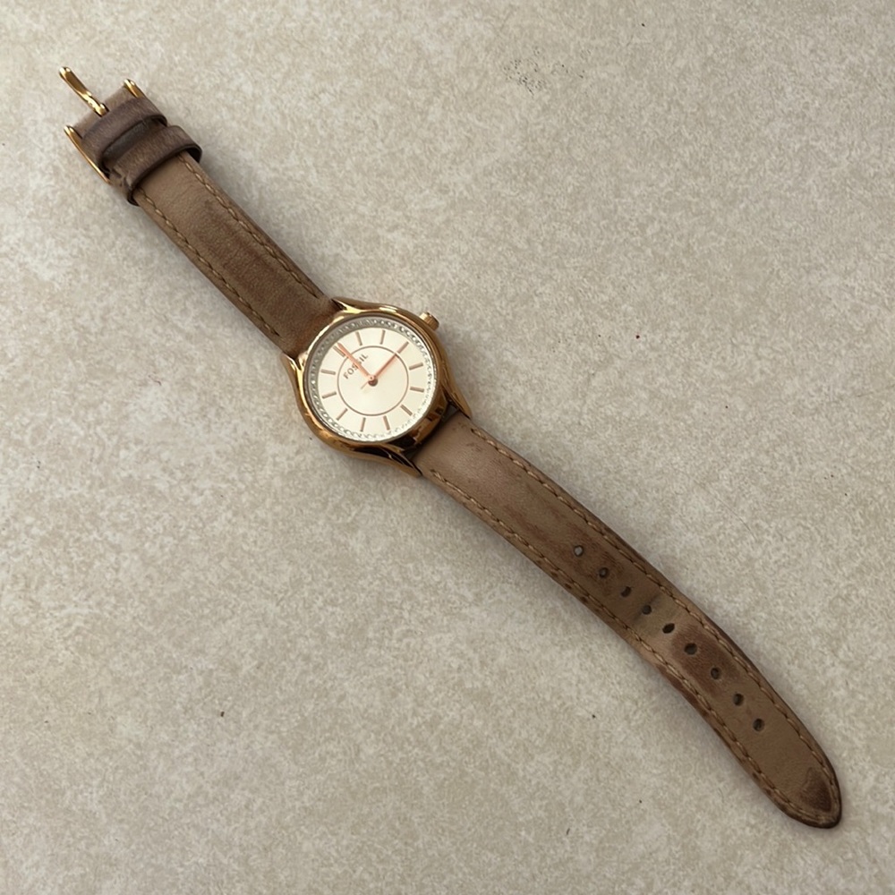 Ladies Fossil Watch, needs new band and new battery